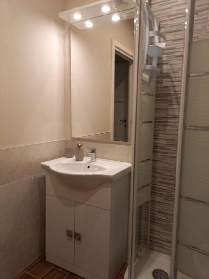The Walls Apartment Lucca Bagian luar foto