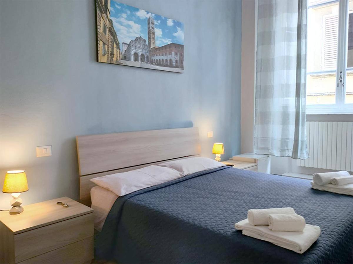 The Walls Apartment Lucca Bagian luar foto