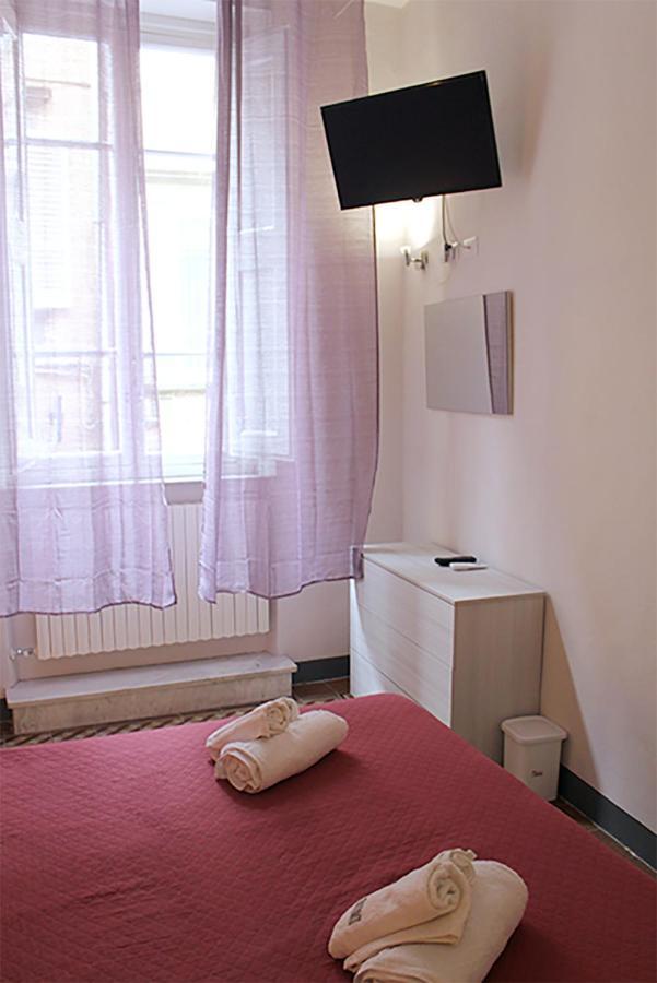 The Walls Apartment Lucca Bagian luar foto