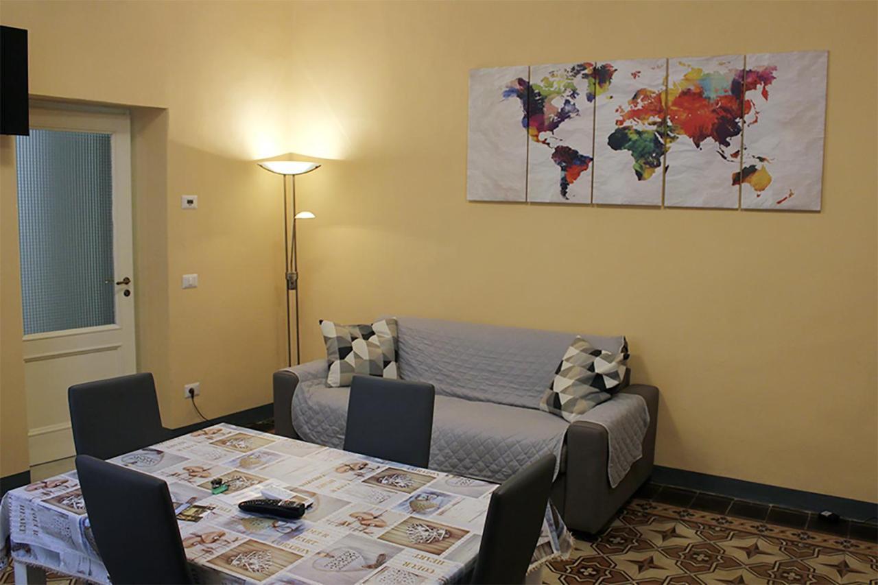 The Walls Apartment Lucca Bagian luar foto