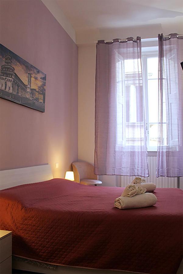 The Walls Apartment Lucca Bagian luar foto