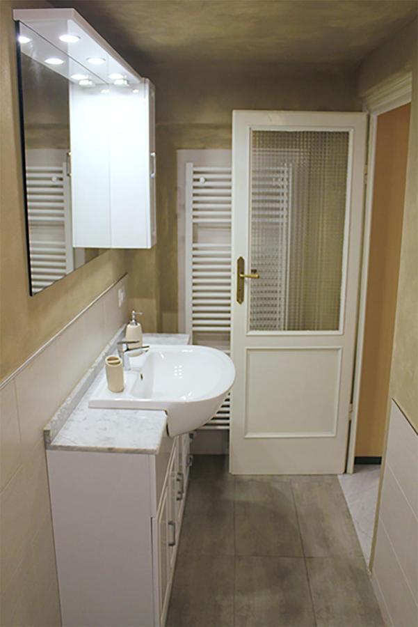 The Walls Apartment Lucca Bagian luar foto