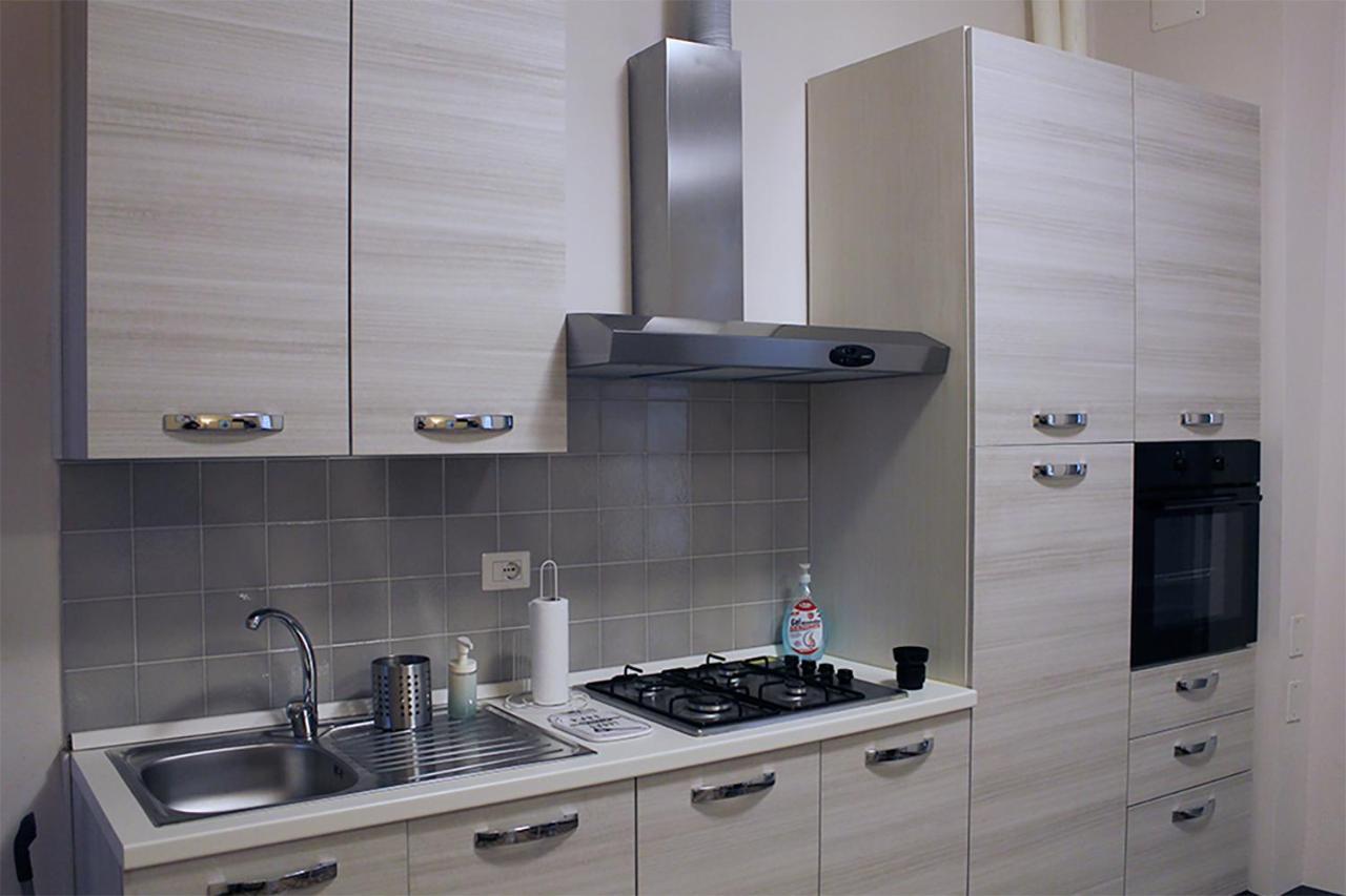 The Walls Apartment Lucca Bagian luar foto